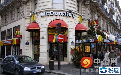 根据报道，2年多来，麦当劳法国分公司涉嫌以向位于布鲁塞尔的欧洲母公司支付提成的手段，人为隐瞒收益。2013年10月，法国税务局检查位于该国Guyancourt的麦当劳，认为需缴税的收入额为22亿欧元。2015年底，法国一些工会议员以有组织地避税为由，对麦当劳法国分公司提出上诉。